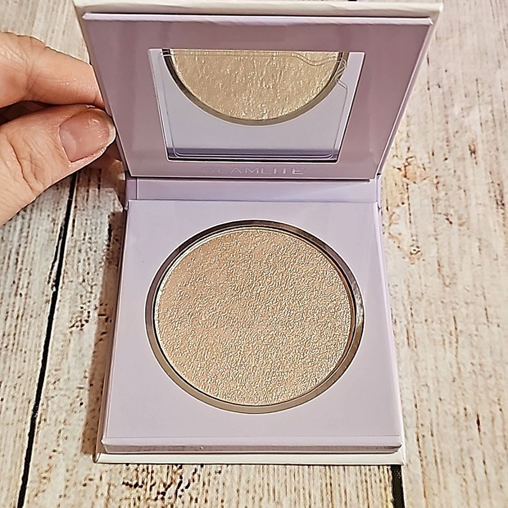 BNIB Glamlite x Mikayla Bundle - Picture 13 of 14